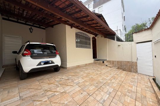 Casa à venda com 3 quartos, 210m² em Castelo, Belo Horizonte