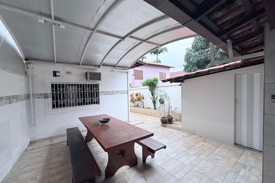 Casa à venda com 3 quartos, 210m² em Castelo, Belo Horizonte