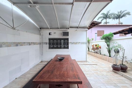 Casa à venda com 3 quartos, 210m² em Castelo, Belo Horizonte