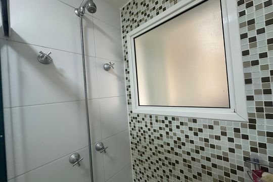 Banheiro de apartamento à venda com 3 quartos, 88m² em Jardim Tupanci, Barueri