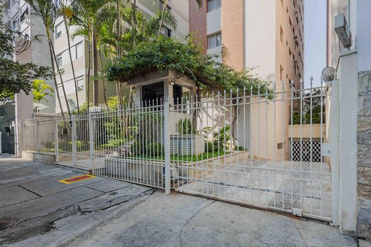 Fachada de apartamento à venda com 2 quartos, 66m² em Pinheiros, São Paulo