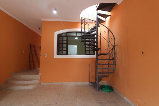 Garagem de casa para alugar com 4 quartos, 262m² em Jardim Danfer, São Paulo
