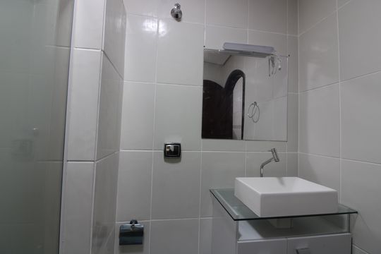 banheiro casa 1 de casa para alugar com 4 quartos, 262m² em Jardim Danfer, São Paulo