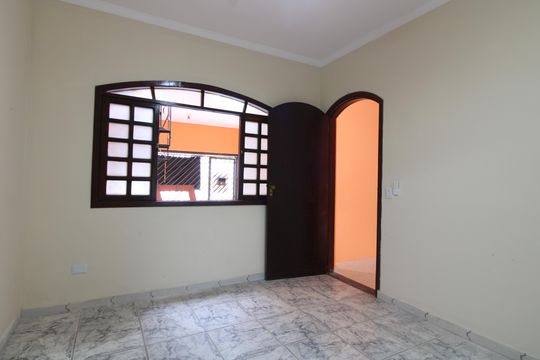 Casa para alugar com 4 quartos, 262m² em Jardim Danfer, São Paulo