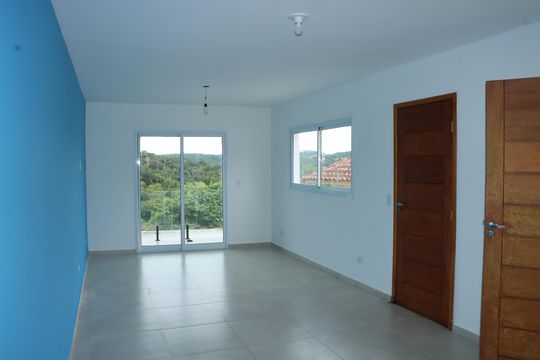 Casa para alugar com 3 quartos, 102m² em Aguassai, Cotia