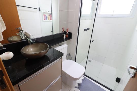 Banheiro de apartamento à venda com 2 quartos, 47m² em Jardim Boa Vista (zona Oeste), Osasco