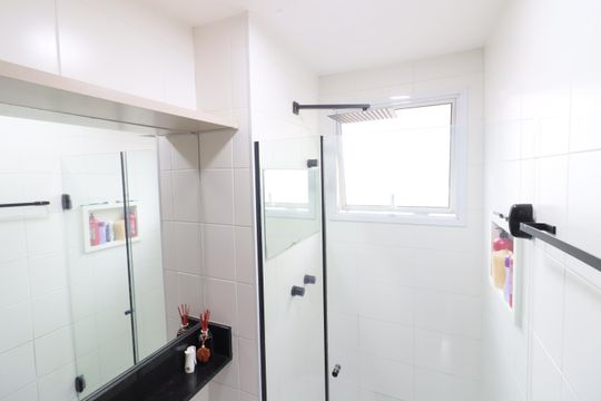 Banheiro de apartamento à venda com 2 quartos, 47m² em Jardim Boa Vista (zona Oeste), Osasco