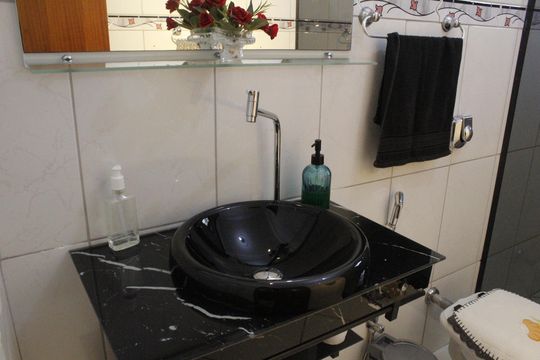 Banheiro Social de casa de condomínio à venda com 3 quartos, 300m² em Tanque, Rio de Janeiro