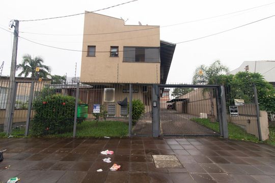 Fachada de casa de condomínio para alugar com 2 quartos, 74m² em Coronel Aparicio Borges, Porto Alegre