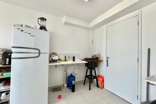 Cozinha de apartamento à venda com 1 quarto, 29m² em Jardim Itacolomi, São Paulo
