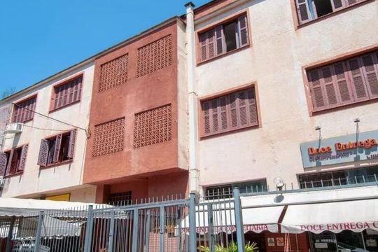 Fachada de apartamento para alugar com 2 quartos, 43m² em Petrópolis, Porto Alegre