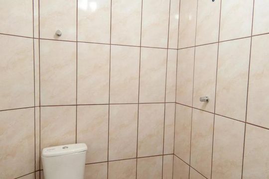 Banheiro de apartamento para alugar com 2 quartos, 43m² em Petrópolis, Porto Alegre