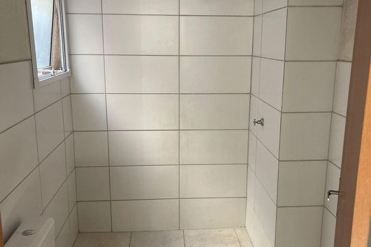 Banheiro  de apartamento para alugar com 2 quartos, 55m² em Fátima, Canoas