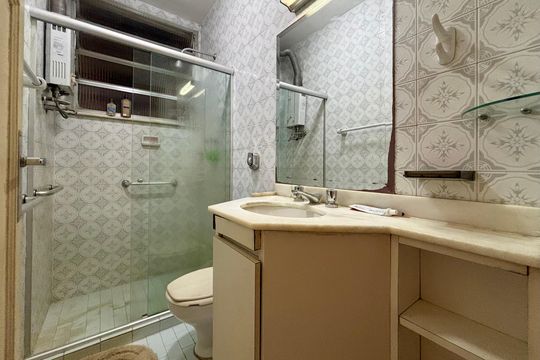 Banheiro social 2 de apartamento à venda com 3 quartos, 163m² em Copacabana, Rio de Janeiro