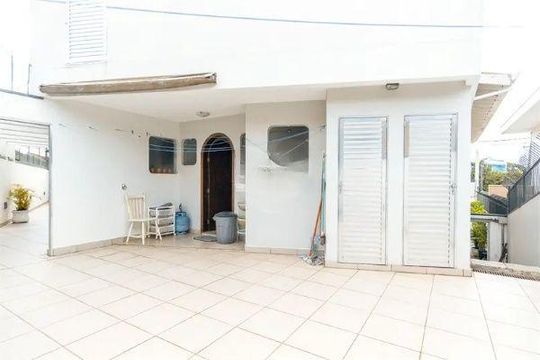 Casa à venda com 3 quartos, 553m² em Vila Inah, São Paulo