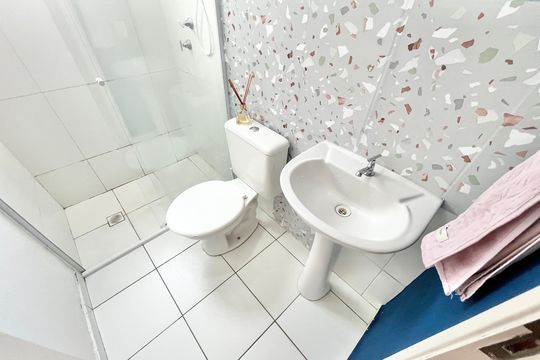 Banheiro de apartamento para alugar com 2 quartos, 45m² em Jaraguá, São Paulo