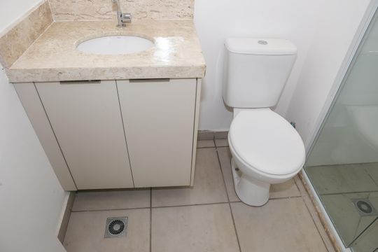Banheiro de kitnet/studio à venda com 1 quarto, 24m² em Vila Leopoldina, São Paulo