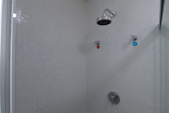 Banheiro da Suíte de apartamento para alugar com 1 quarto, 63m² em Vila Nova Conceição, São Paulo