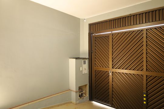 Garagem de casa à venda com 3 quartos, 80m² em Itaquera, São Paulo