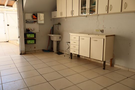 Garagem de casa à venda com 3 quartos, 140m² em Vila Zelina, São Paulo