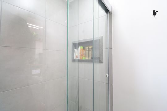 Banheiro de apartamento à venda com 1 quarto, 30m² em Barra Funda, São Paulo