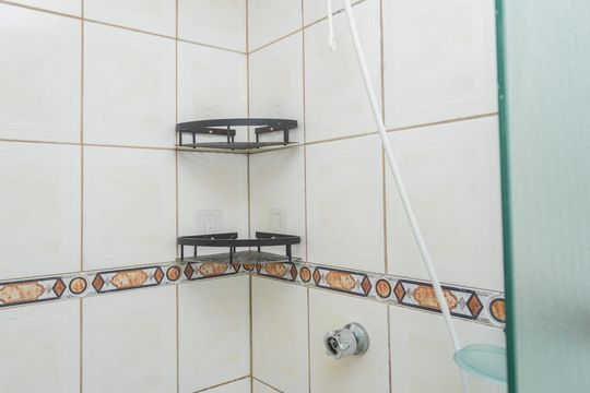 Banheiro de apartamento à venda com 2 quartos, 47m² em Vila Emir, São Paulo