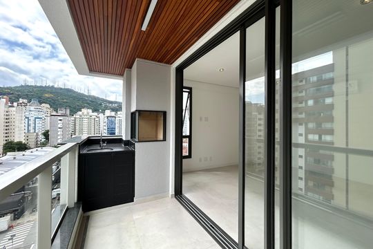 Varanda  de apartamento para alugar com 2 quartos, 85m² em Centro, Florianópolis
