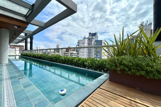 Área comum - Piscina de apartamento para alugar com 2 quartos, 85m² em Centro, Florianópolis
