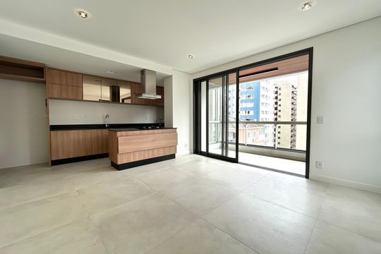 Sala  de apartamento para alugar com 2 quartos, 85m² em Centro, Florianópolis
