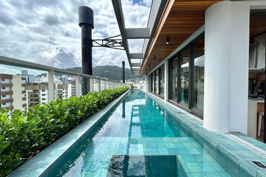 Área comum - Piscina de apartamento para alugar com 2 quartos, 85m² em Centro, Florianópolis