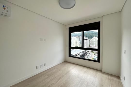 Suite 2 de apartamento para alugar com 2 quartos, 85m² em Centro, Florianópolis