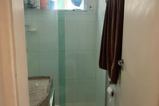 Banheiro de apartamento à venda com 2 quartos, 44m² em Jardim Santa Teresinha, São Paulo
