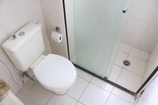 Banheiro de apartamento para alugar com 2 quartos, 48m² em Pompeia, São Paulo