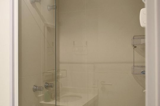 Banheiro de kitnet/studio à venda com 1 quarto, 25m² em Sumarezinho, São Paulo