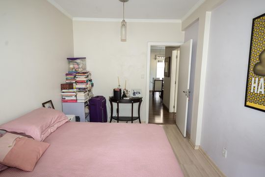 Quarto 1 de apartamento à venda com 2 quartos, 133m² em Cristo Redentor, Porto Alegre