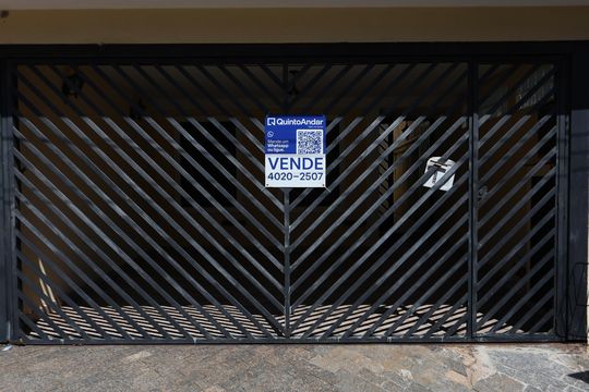Fachada de casa à venda com 3 quartos, 151m² em Jardim Monte Alegre, Taboão da Serra
