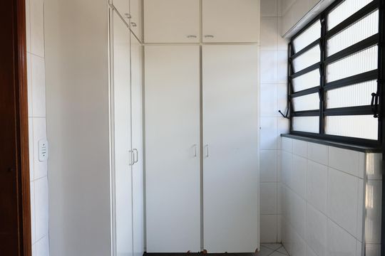 Área de Serviço de casa à venda com 3 quartos, 151m² em Jardim Monte Alegre, Taboão da Serra