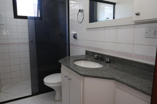 Banheiro de casa à venda com 3 quartos, 151m² em Jardim Monte Alegre, Taboão da Serra