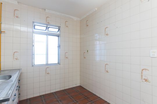 Cozinha de apartamento para alugar com 2 quartos, 48m² em Cidade Tiradentes, São Paulo