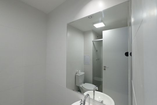 Banheiro de kitnet/studio para alugar com 1 quarto, 24m² em Vila Mariana, São Paulo