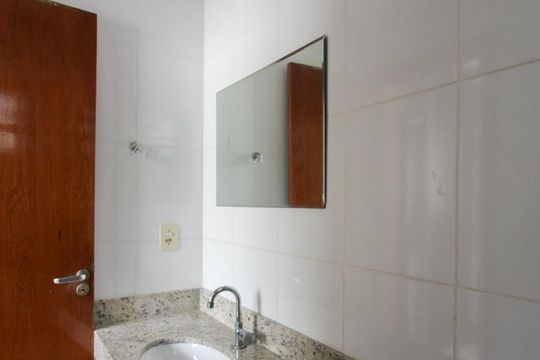 Banheiro da Suíte de apartamento para alugar com 3 quartos, 150m² em Planalto, Belo Horizonte