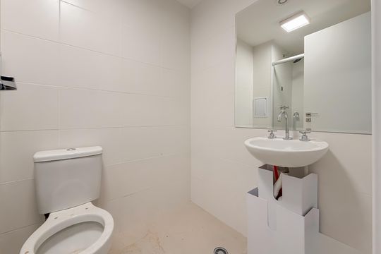 Banheiro de kitnet/studio à venda com 1 quarto, 24m² em Vila Mariana, São Paulo