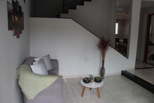 Sala  de casa para alugar com 4 quartos, 240m² em Vila Alto da Gloria, Goiânia