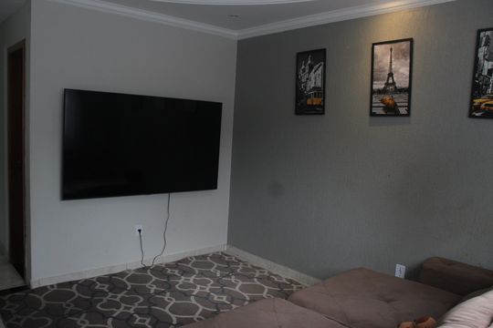 Sala de TV de casa para alugar com 4 quartos, 240m² em Vila Alto da Gloria, Goiânia