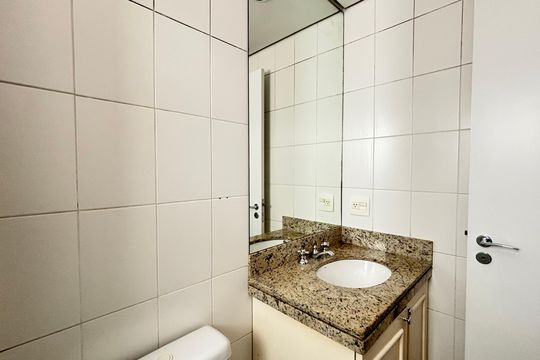 Banheiro da Suíte 2 de apartamento para alugar com 4 quartos, 212m² em Vila Nova Conceição, São Paulo