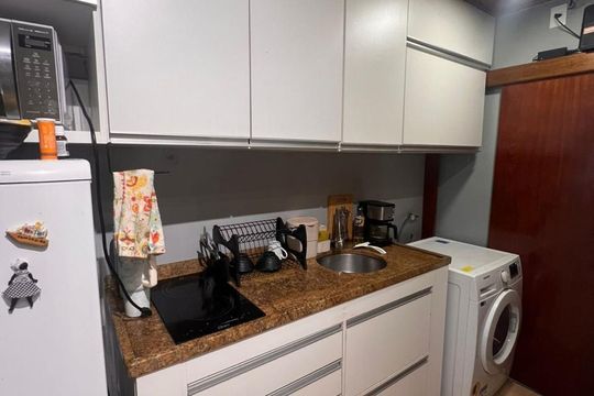 Cozinha de apartamento à venda com 1 quarto, 40m² em Barra da Tijuca, Rio de Janeiro