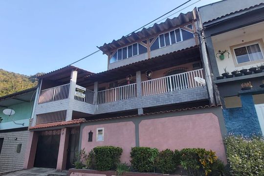 Fachada de casa à venda com 4 quartos, 200m² em Jacarepaguá, Rio de Janeiro