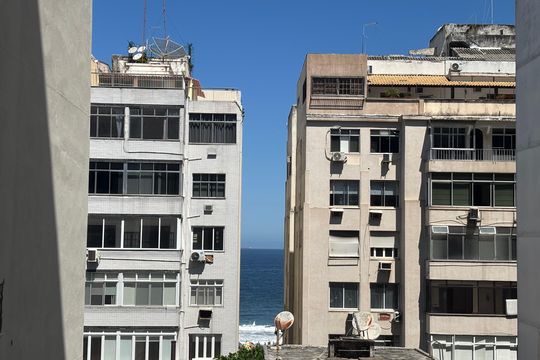 Suíte - closet - vista para o mar  de apartamento à venda com 2 quartos, 128m² em Leme, Rio de Janeiro
