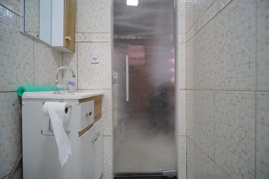 Banheiro de kitnet/studio à venda com 1 quarto, 22m² em Centro, São Leopoldo