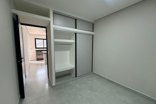 Quarto de casa para alugar com 1 quarto, 40m² em Vila Pouso Alegre, Barueri